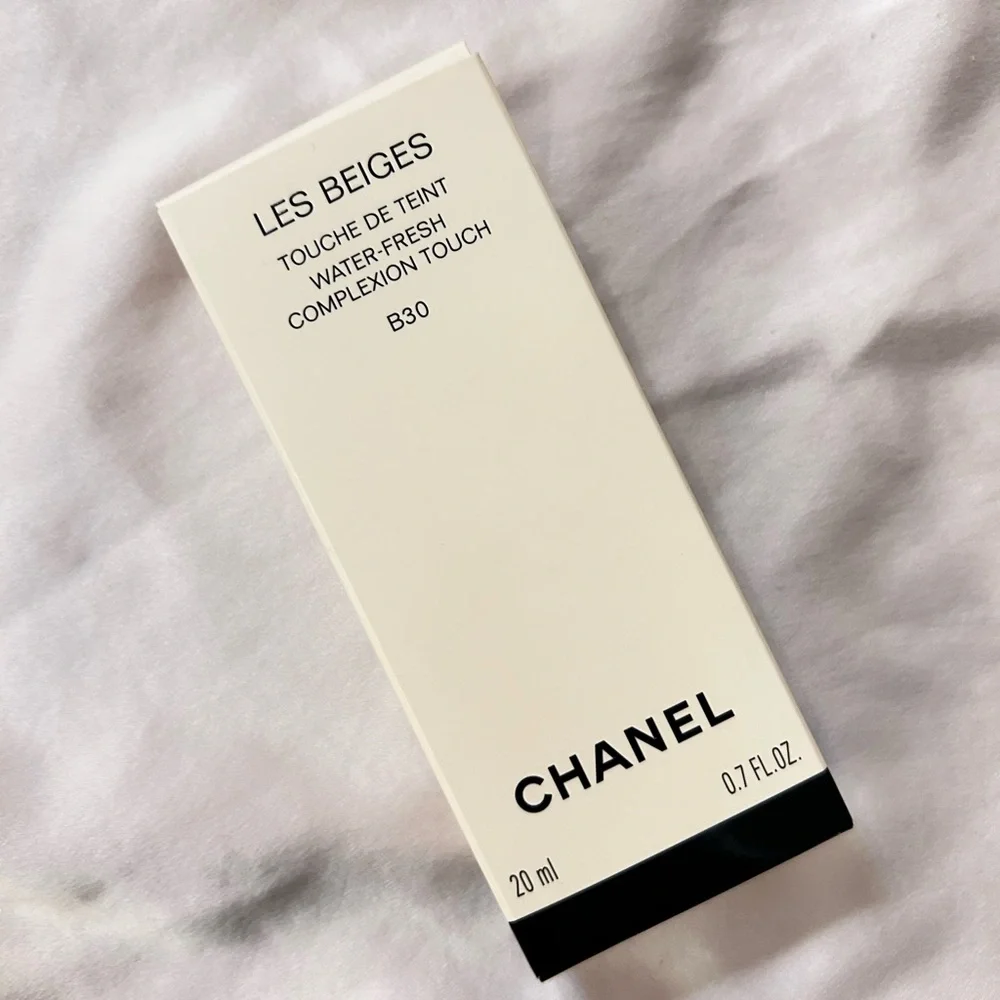 CHANEL Les Beiges Water-Fresh Concealer - Picture 5 of 8